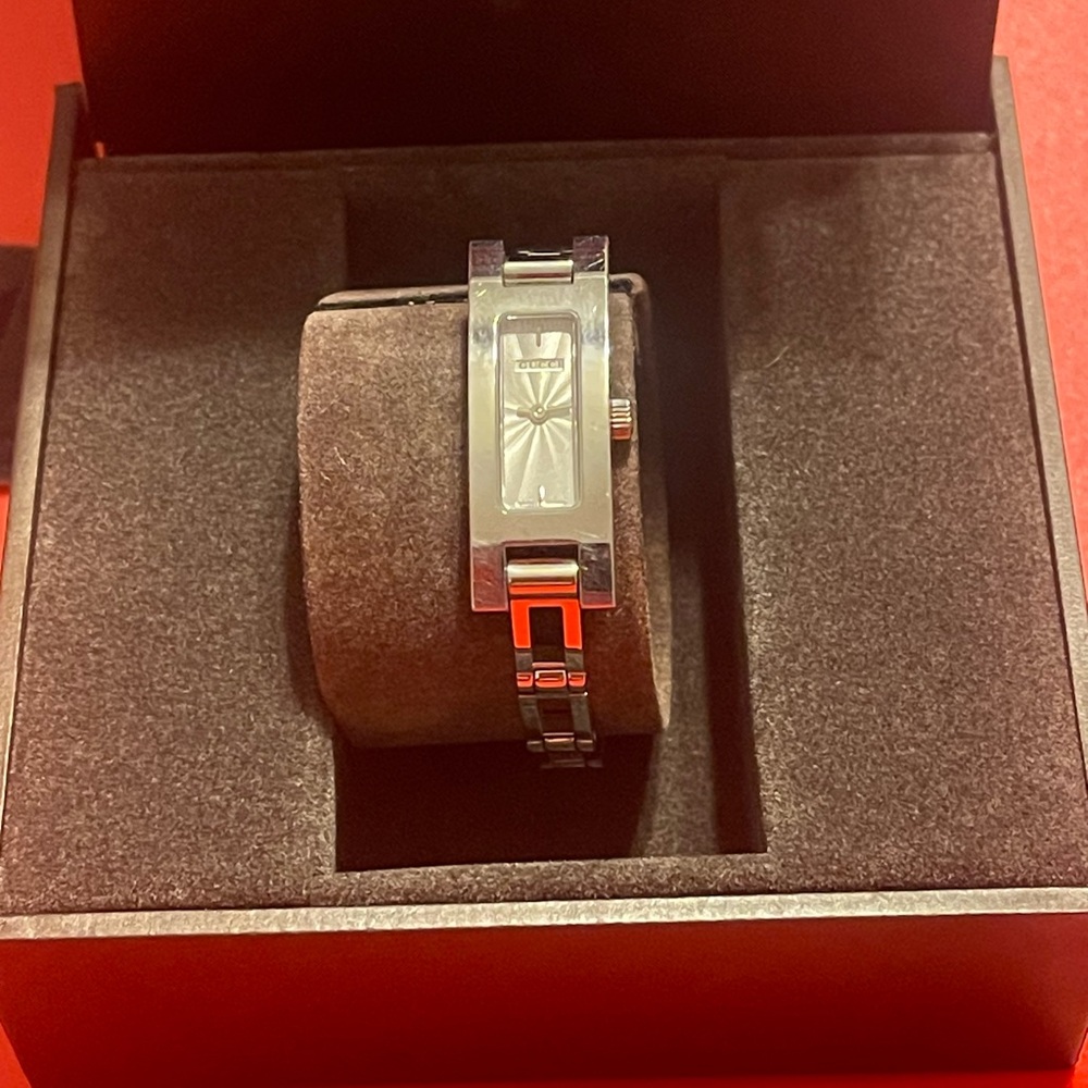 Gucci Watch with box - Picture 2 of 13